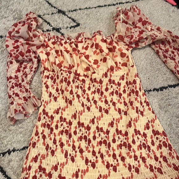 KEEPSAKE the Label Keepsake Women's Charmed Puff Sleeve Smocking Floral Short s - Picture 3 of 8